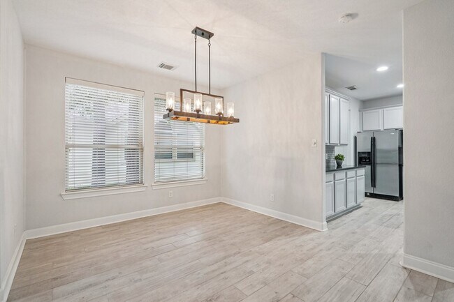 Building Photo - 90 Panterra Way
