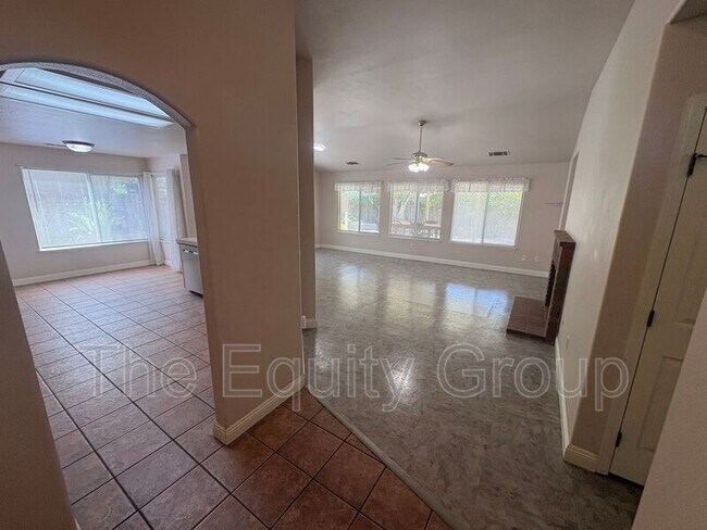 Building Photo - 2935 S Aspen St