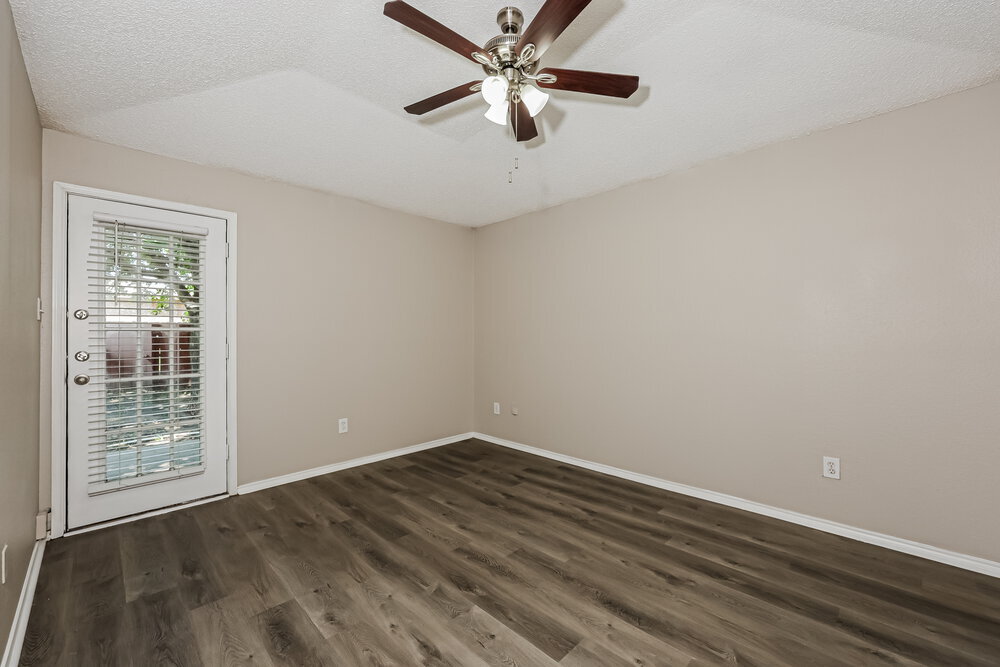 Building Photo - 621 Hollyberry Dr
