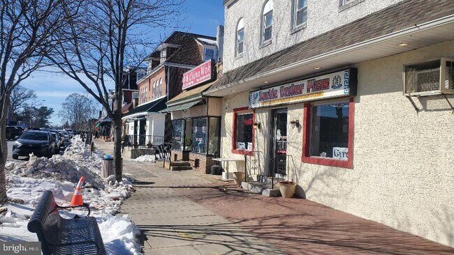 Building Photo - 29 E Hinckley Ave