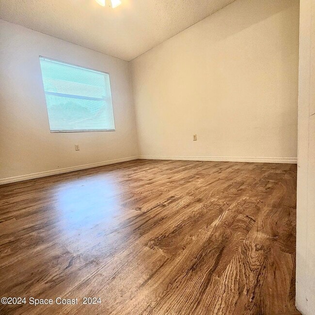 Building Photo - 3147 Dunhill Dr