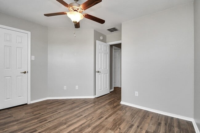 Building Photo - 6426 Haywards Crossing S Cir