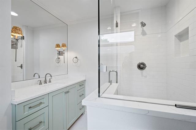 Building Photo - 9203 Livenshire Dr