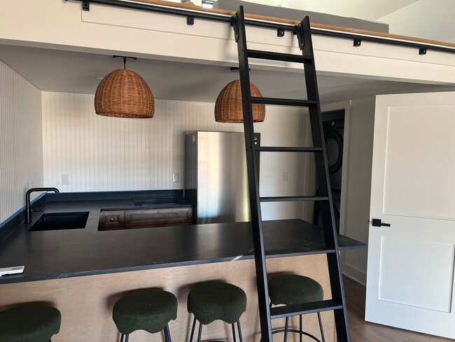 Building Photo - 4301 Waterview Cir