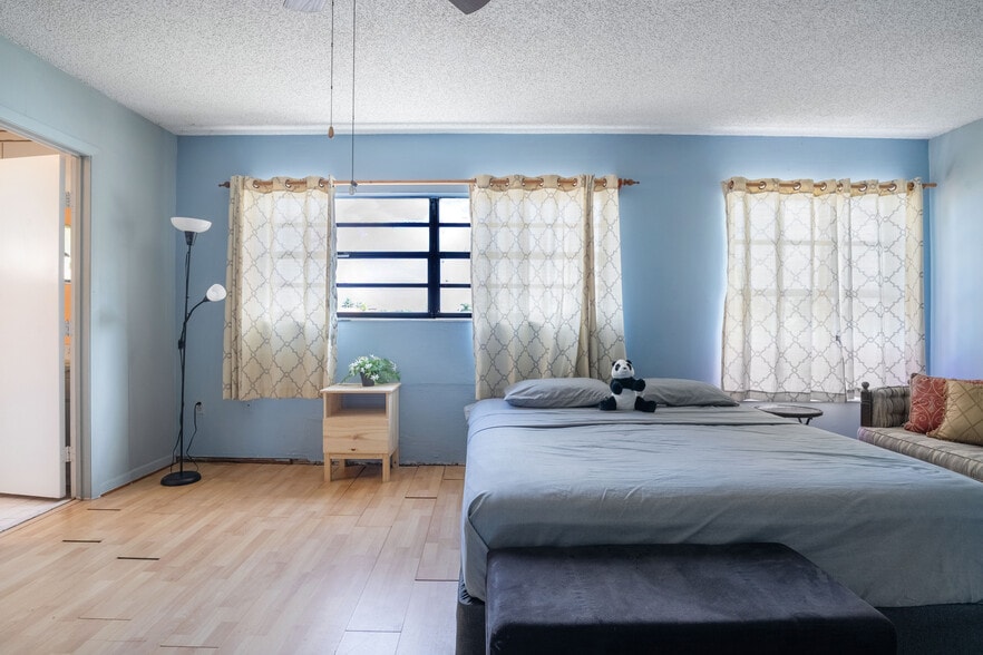 Building Photo - 1062 SW 135th Pl