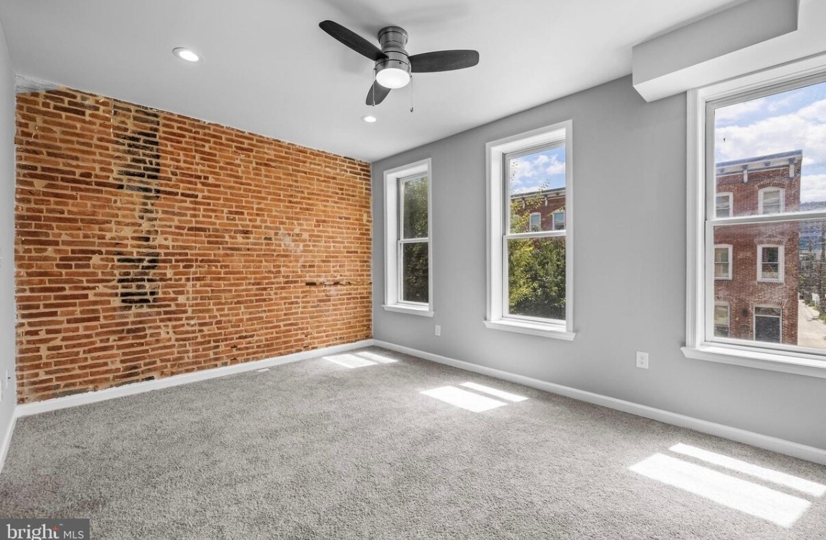 Building Photo - 1704 E Chase St