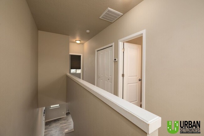 Building Photo - Modern Kendall Yards Townhome – 3 Bed, 2.5 Bath | 1,500 Sq. Ft.
