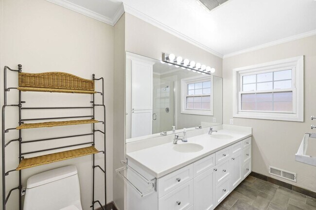 Building Photo - 2973 Arguello Dr