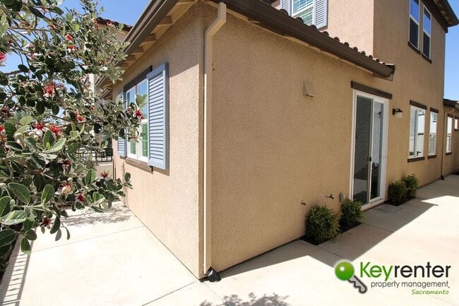 Building Photo - 1061 Chapelhill Ln