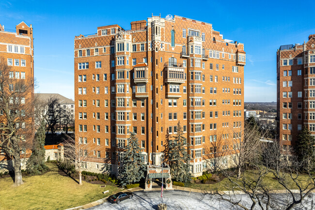 Building Photo - The Walnuts