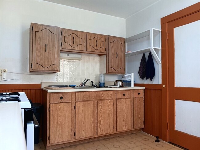 Building Photo - 44 Glencoe St