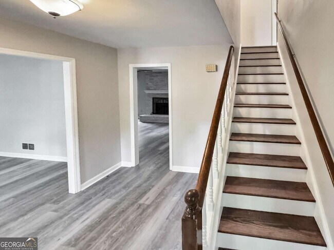 Building Photo - 4051 Coyte Dr