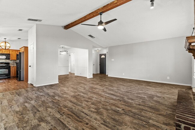 Building Photo - 4802 Canyon Cir