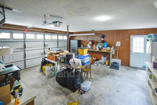 Building Photo - 2156 Forest Lakes Blvd