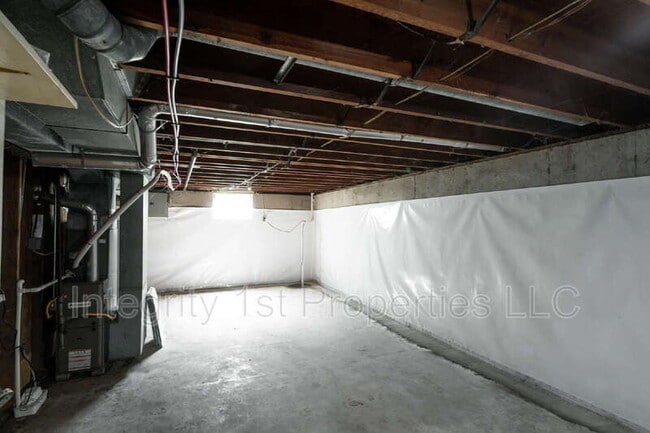 Building Photo - 9002 Bayless Rd