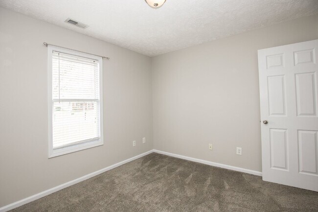 Building Photo - Charming 3 Bed, 2 Bath Rental Home in Raeford, NC - Don't Miss Out!