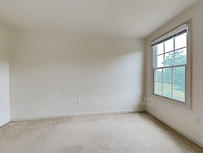 Building Photo - 114 Castle View Dr