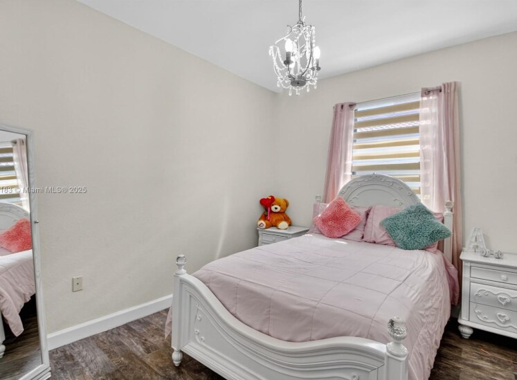 Building Photo - 3616 SE 2nd Dr