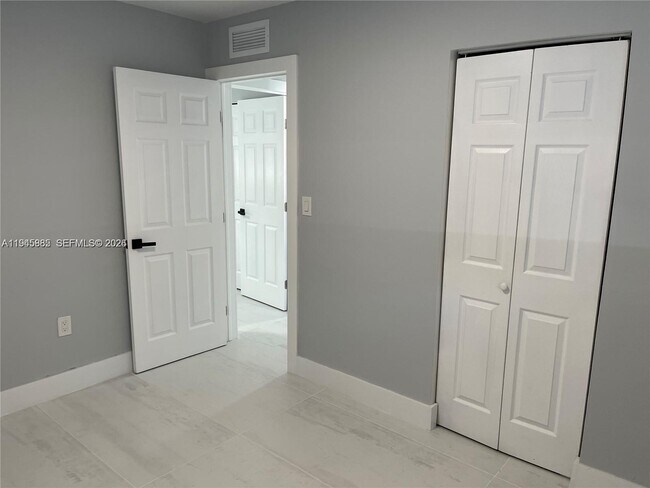 Building Photo - 1541 N 71st Terrace