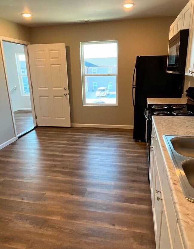 Building Photo - House for Rent – $1,400/month