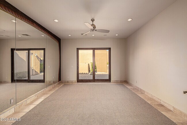 Building Photo - 8406 E Calle Buena Vista