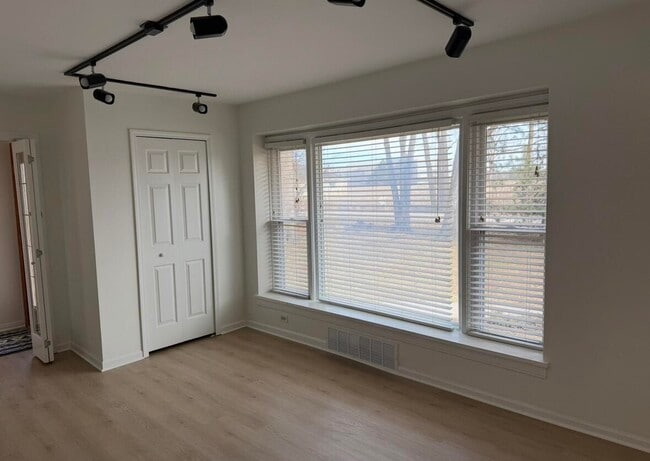 Building Photo - 30475 Birchway Dr