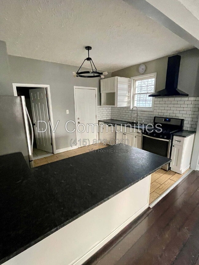 Building Photo - 1335 W 61st St