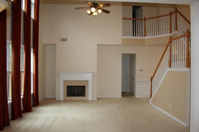 Building Photo - 212 Autumn Trail