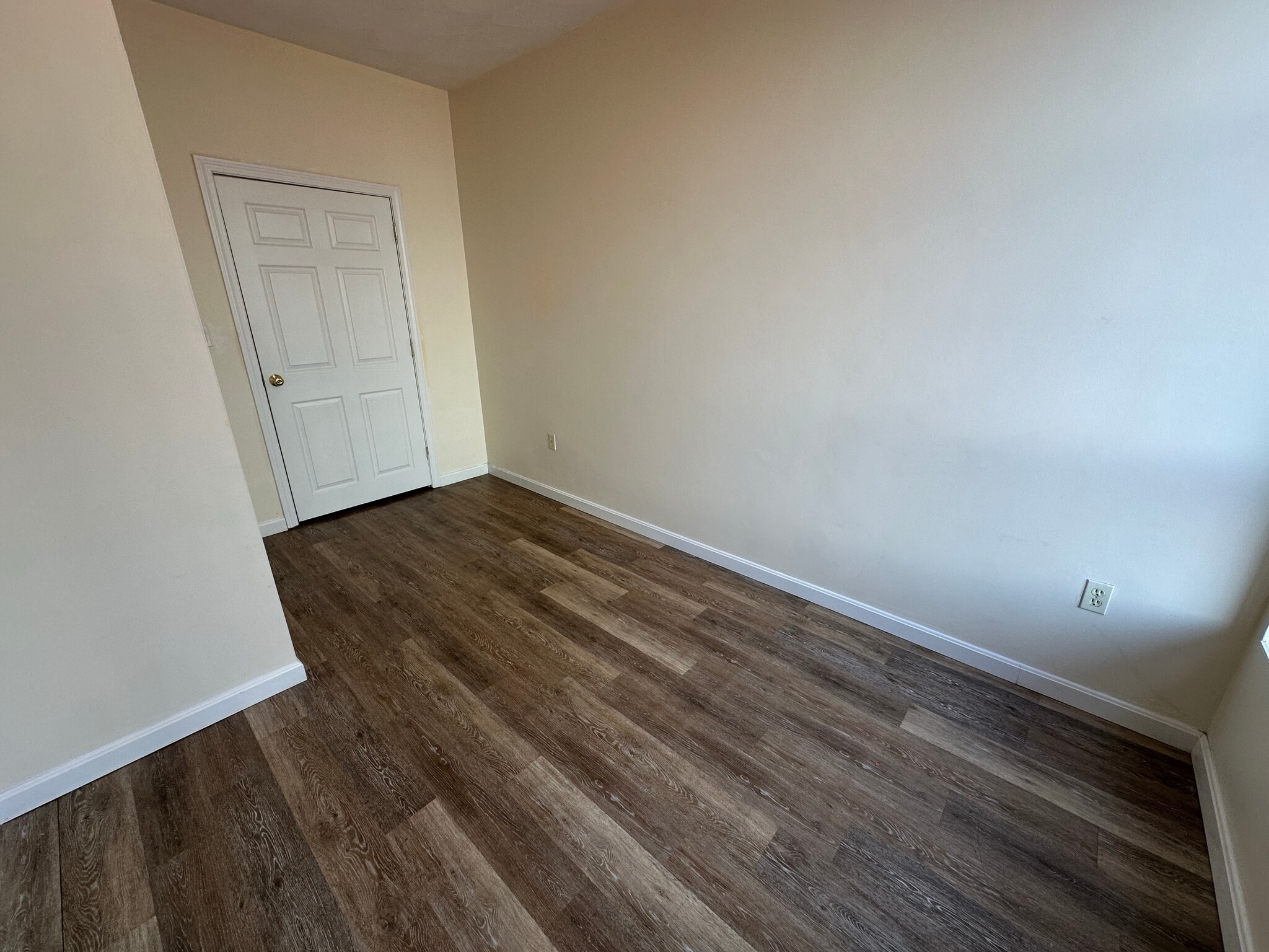 Building Photo - 83 Essex St