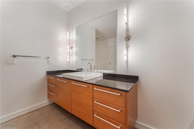 Building Photo - 200 Hoover Ave