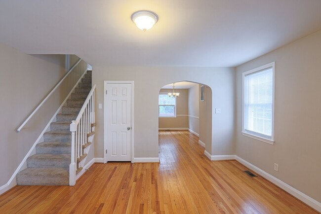 Building Photo - 1154 Elm Rd