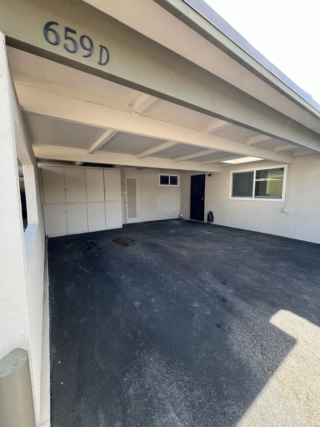 Building Photo - Beautifully Remodeled 2 Bed / 2 Bath Condo in Westarms – Prime Claremont Location!