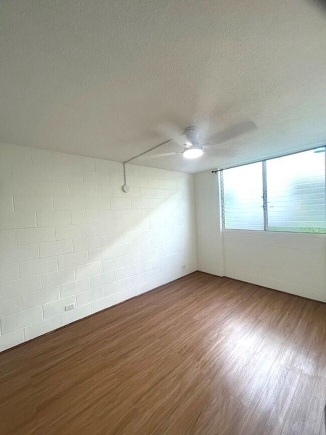 Building Photo - Renovated 2 Bedroom / 1 Bath in Honolulu