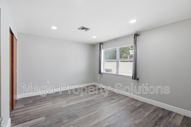 Building Photo - 1433 Ellison Ln