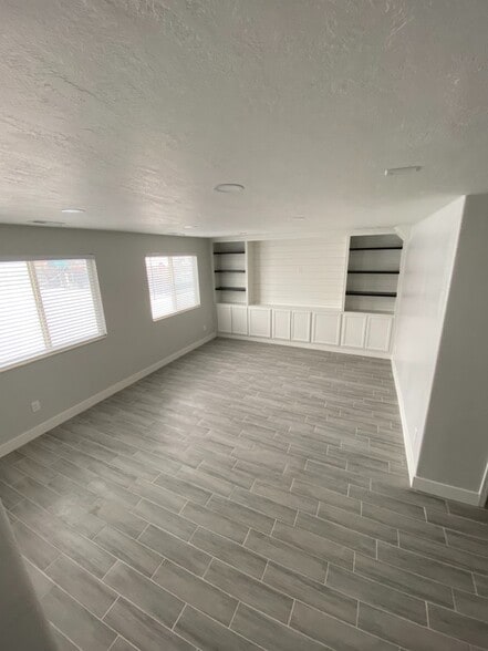 Building Photo - 586 E 150 S
