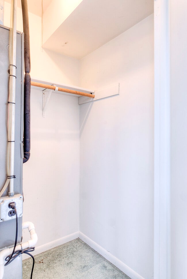 Building Photo - 6101 W 94th St