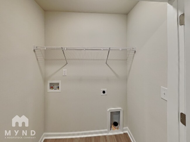 Building Photo - 265 Royal Mdw Dr