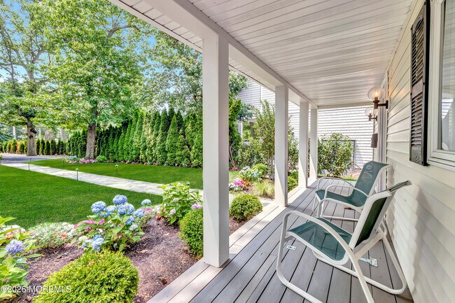 Building Photo - 637 Beacon Blvd