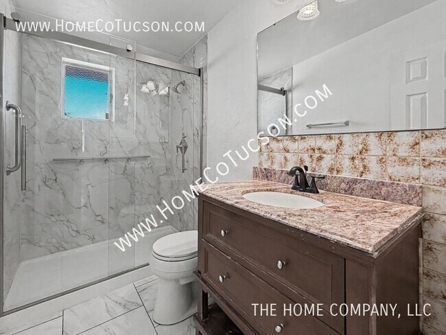 Building Photo - 6225 E Calle Aurora