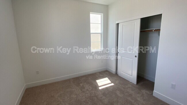 Building Photo - 120 Adriana Dr