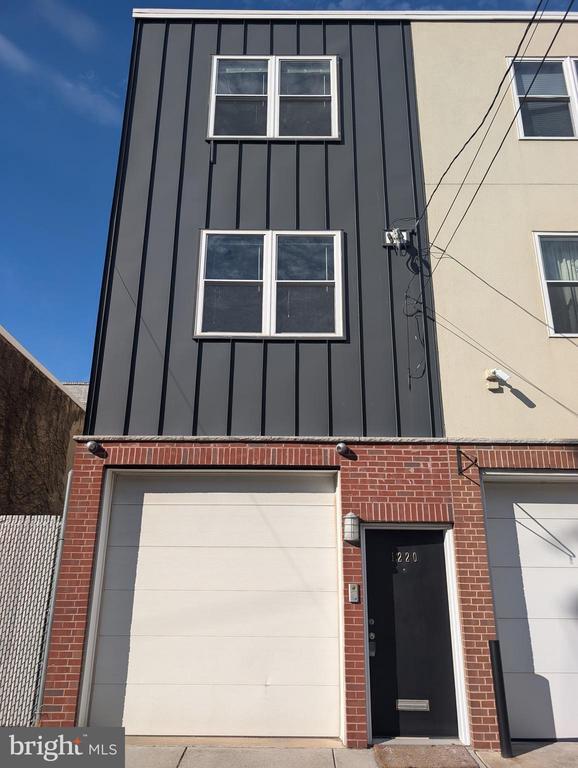 Building Photo - 1222 S Harmony St