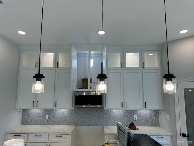 Building Photo - 1016 West Dr