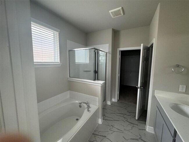 Building Photo - 17015 Westmoreland Promenade Pl