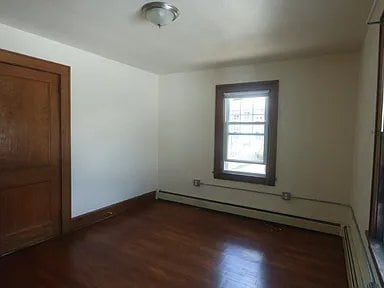 Building Photo - 1400 E 7th St