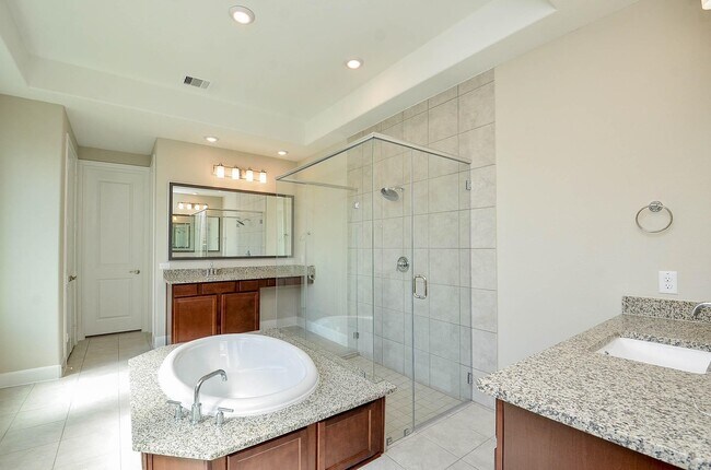 Building Photo - 4711 Hollow Tree Dr