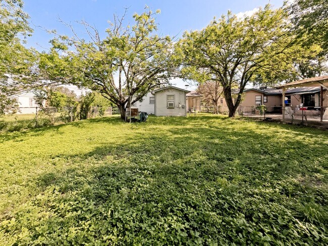 Building Photo - CHARMING DENVER HEIGHTS 3-BEDROOM