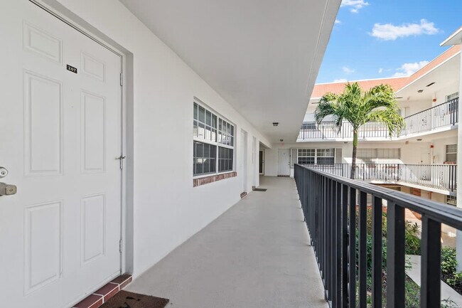 Building Photo - 2424 NE 9th St