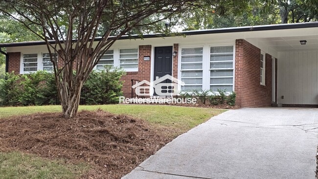Building Photo - 1108 Greenbriar Cir