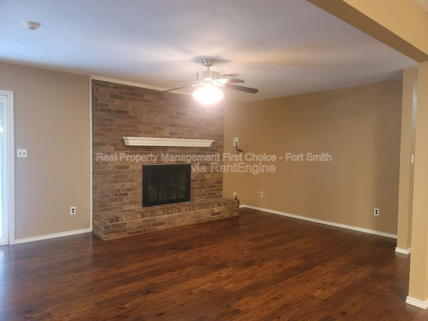 Building Photo - 306 Elfen Glen St