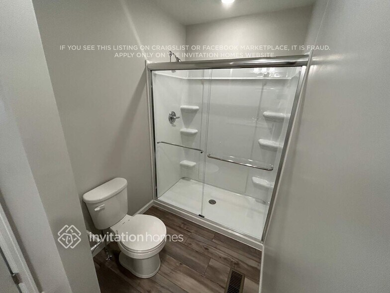 Building Photo - 114 N Riverside Dr